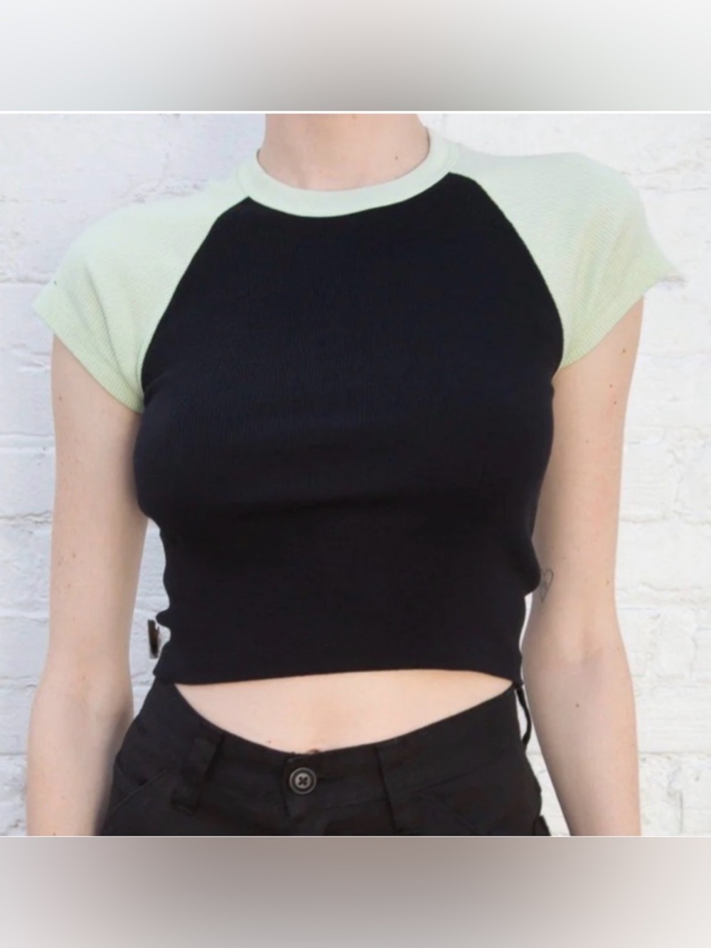 Brandy Melville Bella Raglan Cropped Baseball Tee - Black & Pale Green OS